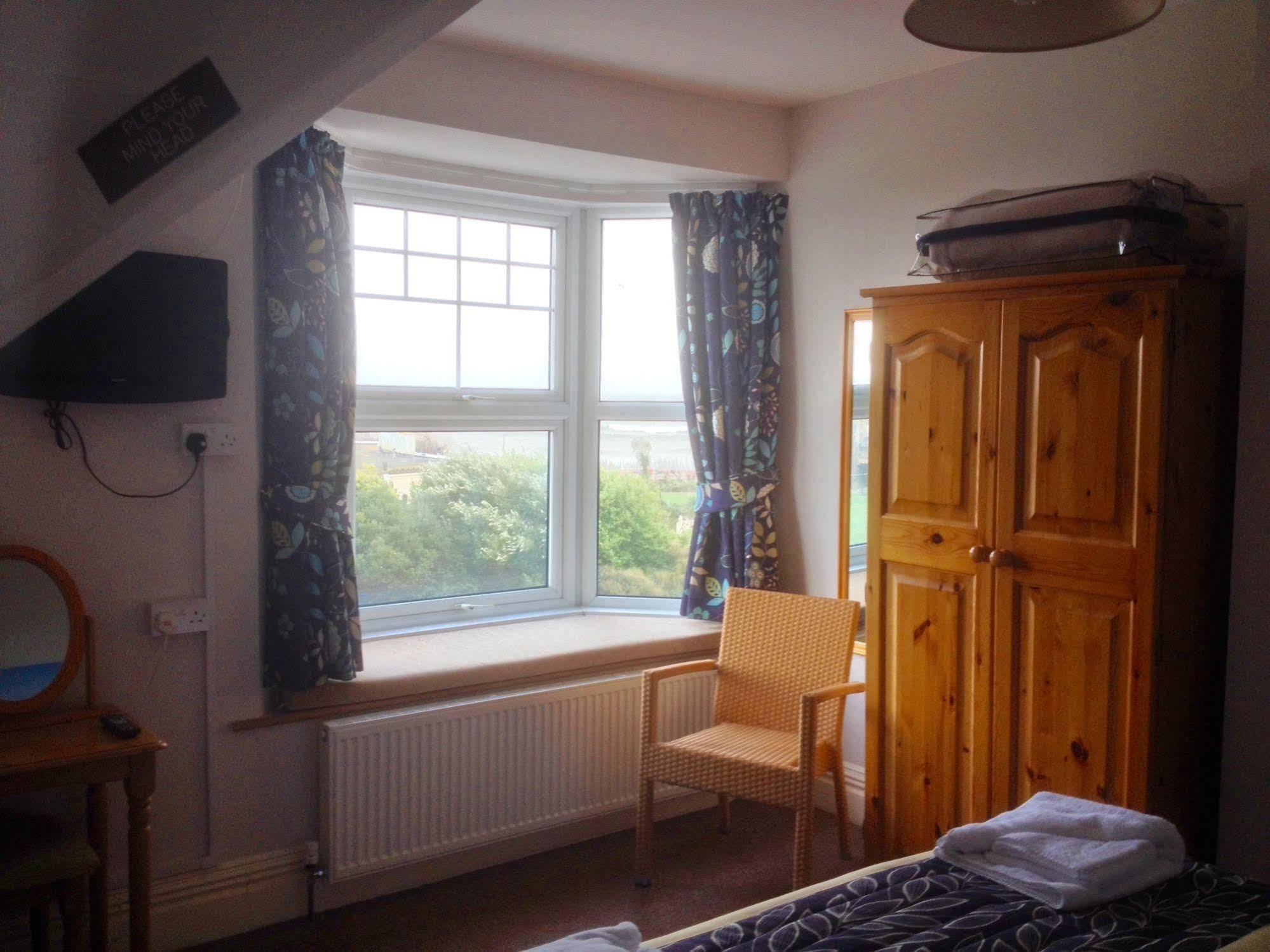 By The Sea Bed And Breakfast Eastbourne Exterior photo